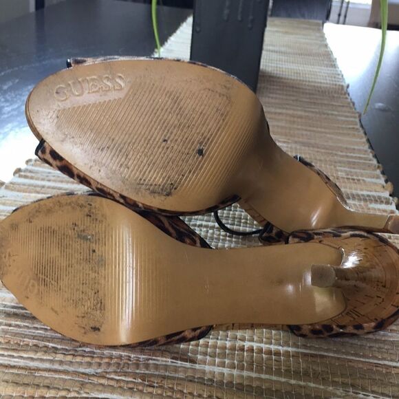 Guess leopard peep toe pumps . Size 8.5 - Picture 3 of 3